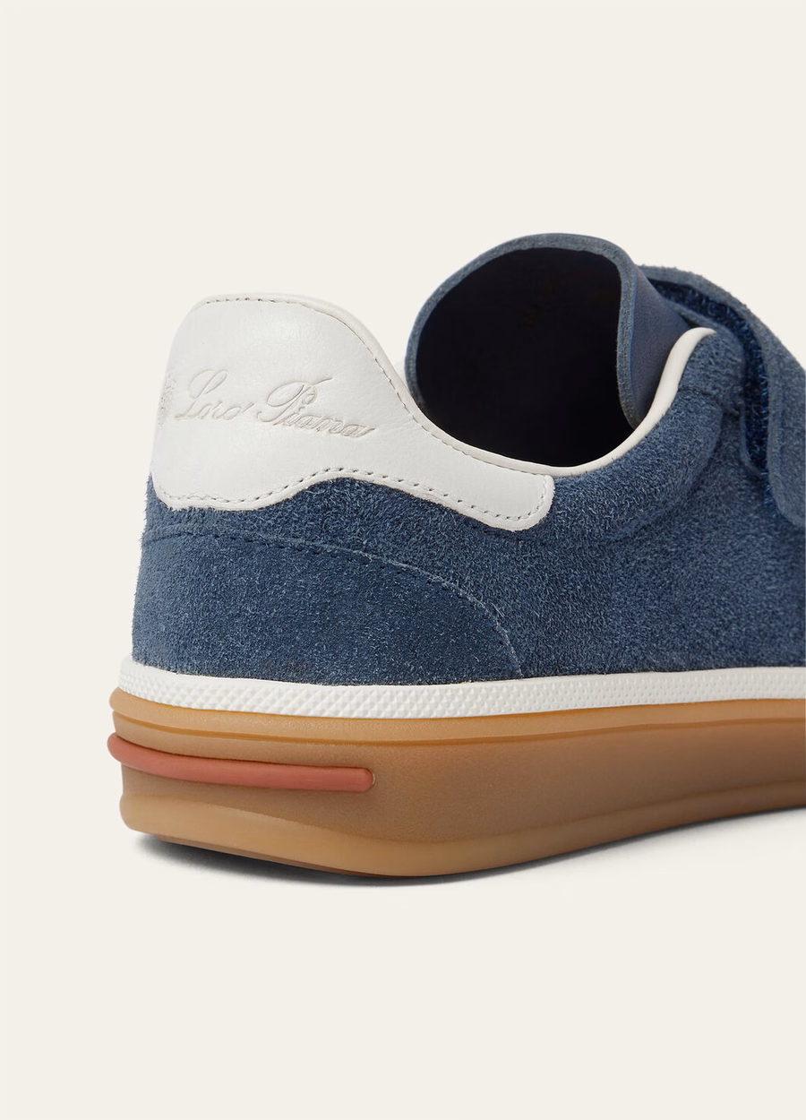 Children's walking sneakers, made of suede, on the calves, black figs
