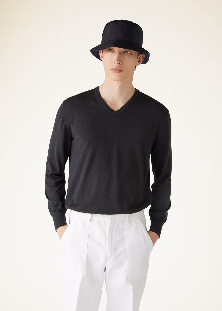 Cashmere caviar with V-neck