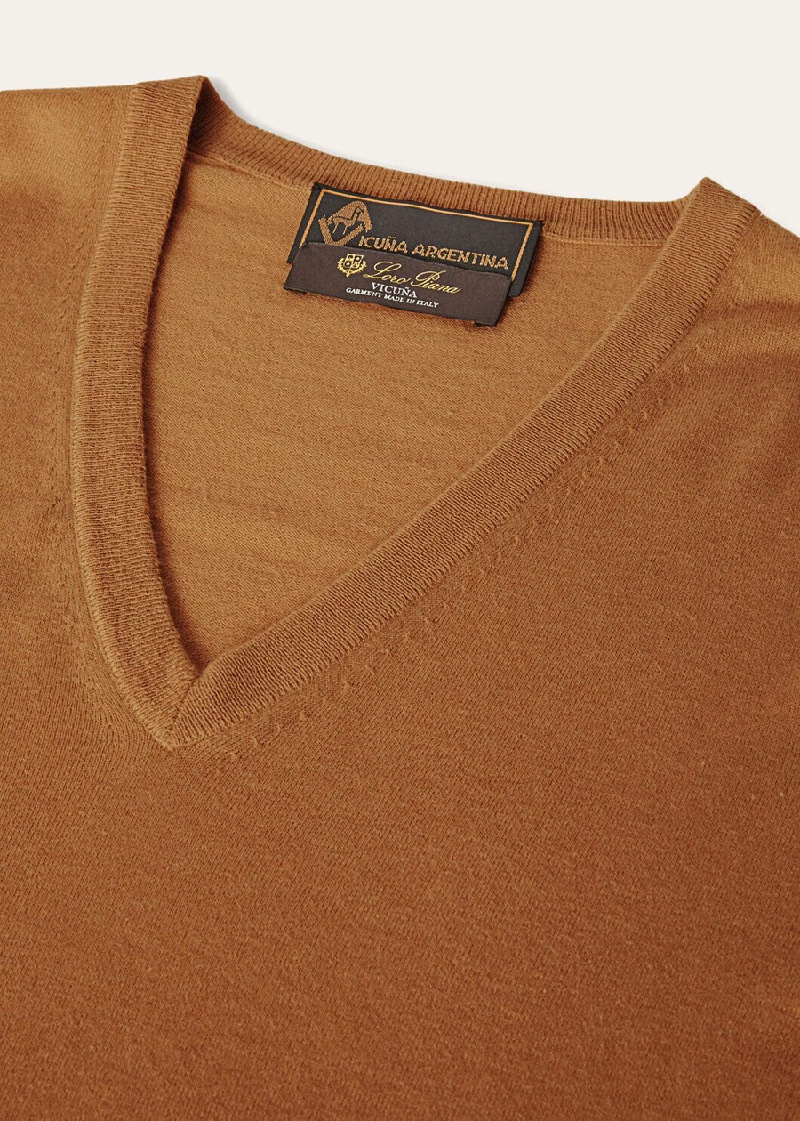 V-Neck Vicuña Natural Dark Vicuña
