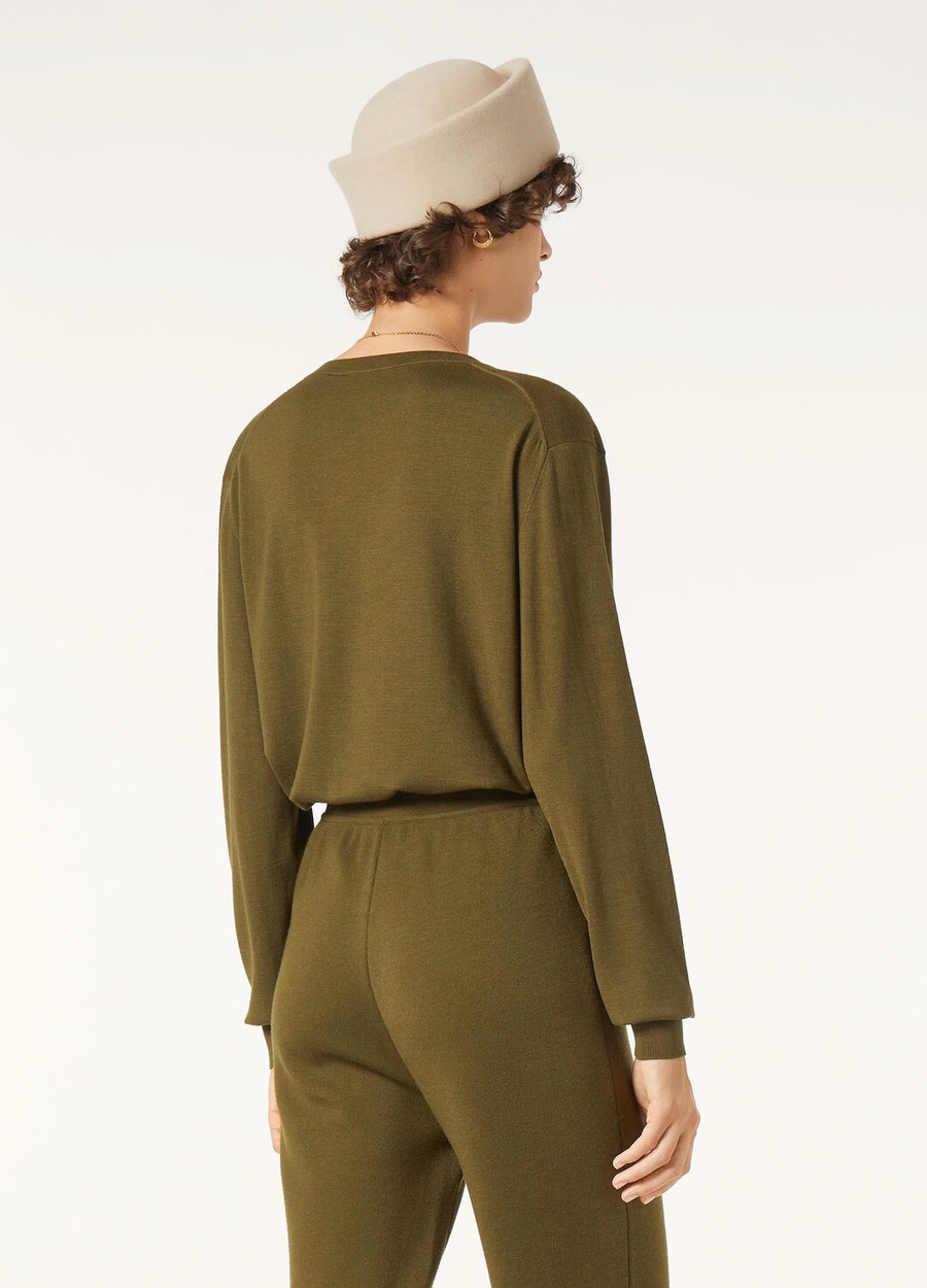 Royal Lightness V-Neck Fern Meadow