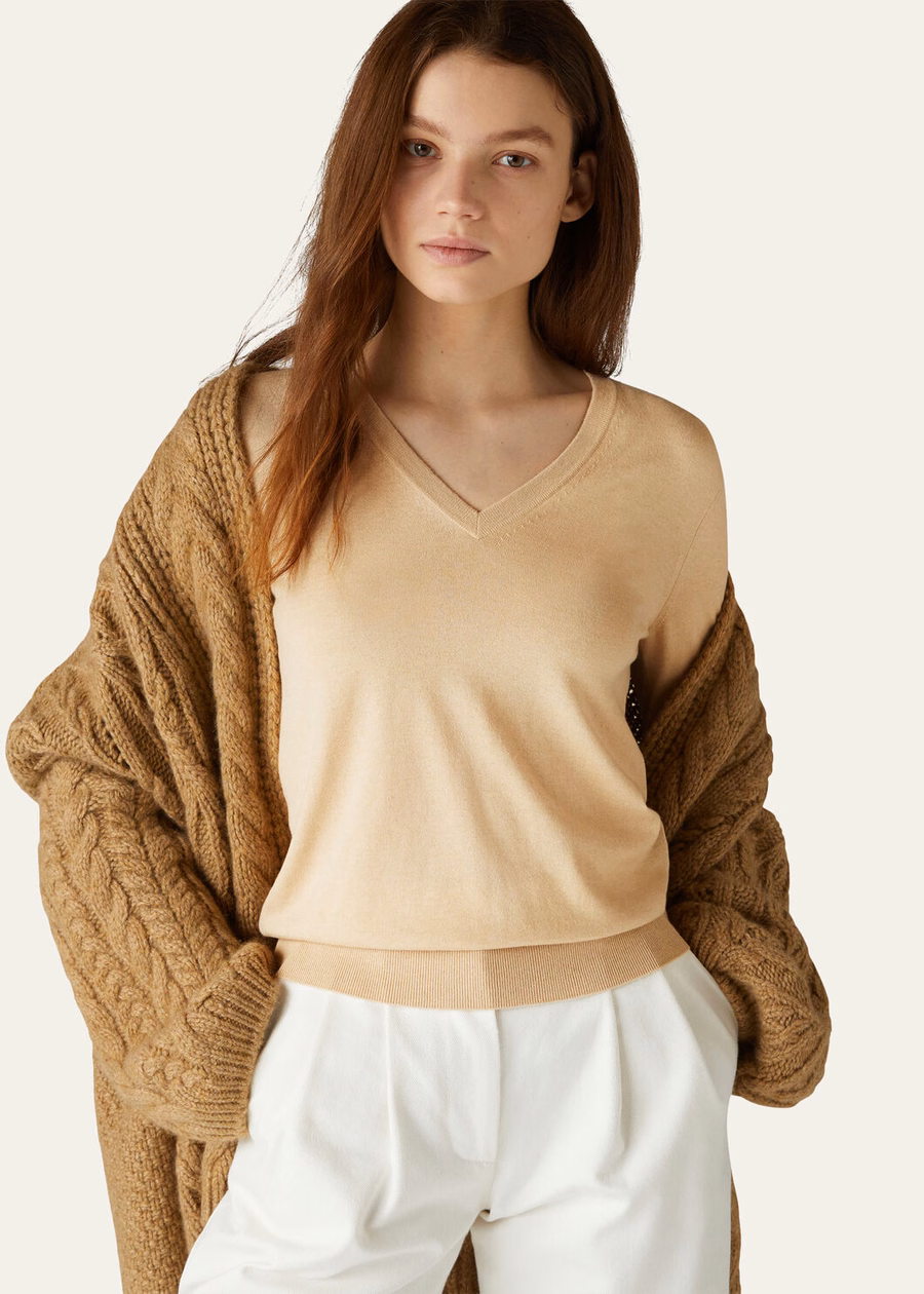 Vicuña with V-neck Natural lightweight Vicuña