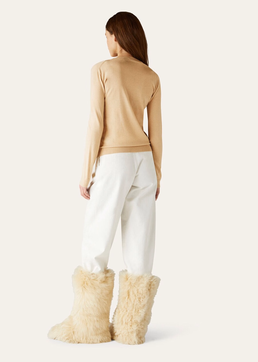 Vicuña with V-neck Natural lightweight Vicuña